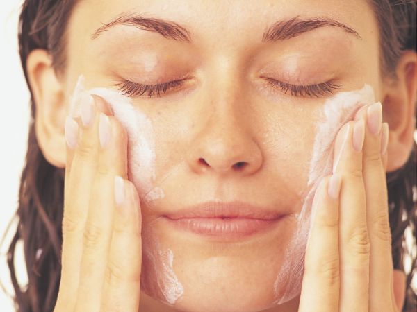 Qué es la doble limpieza facial?