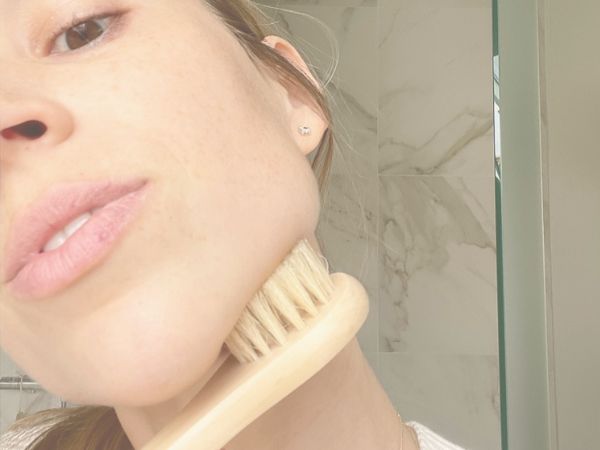 Cepillado facial en seco: que tienes que saber - Made in tribe